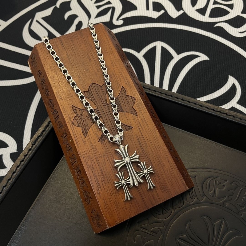 Ch*0me He**ts necklaces